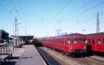 DSB S-Bahn im April 1975: Ein abgestellter Zug der Linie Cx hlt im Bf Hillerd.