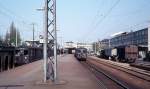 Kbenhavn / Kopenhagen DSB S-Bahn im April 1975: Zwei Zge der Linie F halten im S-Bf Vanlse.