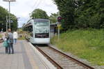 Aarhus Letbane Linie L1 Århus - Ryomgård - Grenå: Der Stadler Tango 2106-2206 verlässt den Haltepunkt Skødstrup in Richtung Grenå. Datum: 10. Juli 2020.