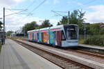 Aarhus Letbane: Der Tw 1112-1212 auf der Linie 2 hält am Nachmittag des 2.