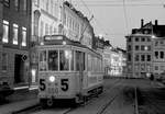 København / Kopenhagen Københavns Sporveje SL 5 (Tw 550) København K, Zentrum, Nytorv (: Neuer Markt) / Nygade / Gammeltorv (: Alter Markt) / Frederiksberggade am 17. Februar 1970. - Scan eines Farbnegativs. Film: Kodak Kodacolor X. Wegen falscher Belichtung waren die Farben des gescannten Negativs verzerrt, weshalb ich das Bild als S/W-Foto hochgeladen habe.