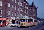 København / Kopenhagen Københavns Sporveje (KS) SL 5 (DÜWAG/Kiepe-GT6 866) København S, Amagerbro, Holmbladsgade / Christian Svendsens Gade im April 1971. - Scan eines Diapositivs. Kamera: Minolta SRT-101.