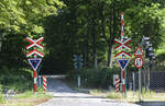 Bahnübergang am Bahnhof Kagerup in Grib Skov, Der viertgrößte Wald Dänemarks.