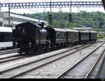 SBB - Dampfextrazug mit der Lok Eb 3/5  5819 im Bhf. Brugg am 18.05.2024