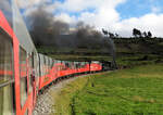 Der Tren Crucero dampft zwischen Riobamba und Quito von der Sonne in den Schatten. Riobamba - Quito, 06.08.2018