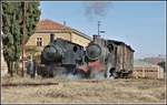 Eritrean Railway Mallet 440.008 und shunter 202.008 vor dem Bahnhofsgebäude Asmara. (19.01.2019)