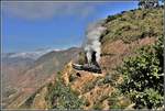 Eritrea Railways steamtrain special mit 442.56 und 442.55 am Devils gate oberhalb Shegerini.