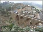 Mal abgesehen vom herunterhngenden Gelnder, ist dieser Viadukt bei Arbaroba vorbildlich restauriert.