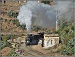 Eritrean Railways steamtrain special mit der kleinen Mallet 440.008 und ihrem Güterzug in Shegerini. (19.01.2019)