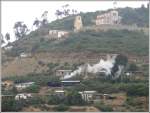 Der nachfolgende Dampfzug hlt an der Ausweichstelle Shegerini zwischen Asmara und Arbaroba.