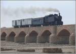 Bei Moncullo berquert unser Dampfzug eine mchtige Brcke mit 14 Bgen.