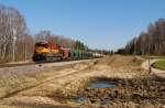 C36-7i 1523 mit Gterzug vor Puka (02.05.2013)