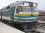 Triebzug (Vorderansicht) im Bahnhof von Tartu kurz vor der Abfahrt nach Tallinn, am 12.3.2008 um 17.19 Uhr