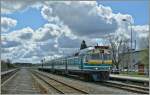 Der DR1B - 3713 der Edelaraudtee wartet als Zug 234 in Rapla auf die Abfahrt nach Tallinn. 
 7. Mai 2012