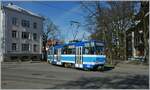 Der Tatra KT4D Strassenbahn Triebwagen N° 128 der städtischen Verkehrsbetriebe Tallinna Linnatraspordi AS hat eine interessante Vergangenheit: er fuhr als Tatra KT4D Triebwagen (Baujahr