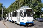 Estland / Straßenbahn Tallinn: KT4SU - Wagen 108 unterwegs als Linie 3. Aufgenommen im Juli 2013 an der Haltestelle  Kadriorg  in Tallinn. 