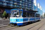 Estland / Straenbahn Tallinn: KT4SU - Wagen 73 unterwegs als Linie 2. Aufgenommen im Juli 2013 an der Haltestelle  Hobujaama  in der Stadtmitte von Tallinn.