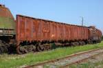 Eisenbahnmuseum Haapsalu   Neben diversen Lokomotiven standen bei unserem Besuch am  11.6.2011 auch dieser achtachsige Gterwagen im Freigelnde.