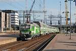 Nachschuss auf Sr3 3314, als diese am Abend des 11.07.2019 ihren InterCity 126 (Oulu - Helsinki) von Gleis 2 aus dem Bahnhof von Tampere in Richtung Hauptstadt schob.