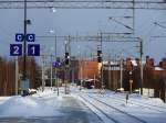 Warten auf den Gegenzug - Bahnhofsausfahrt von Kuopio, Finnland, 08.3.13 