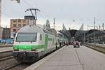 Nachschuss auf Sr2 3206, als diese am Morgen des 08.07.2019 mit ihrem InterCity auf Gleis 7 im Hauptbahnhof von Helsinki ankam.