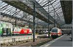 Die VR Sr2 3219 und eine weitere im Hauptbahnhof von Helsinki.