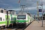 Nachschuss auf Sr2 3238, als diese am Nachmittag des 11.07.2019 ihren InterCity 50 (Vasa - Helsinki) von Gleis 1 aus dem Bahnhof von Tampere schob in Richtung Süden.