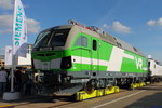 Die Siemens AG präsentiert am 24.09.2016 auf der InnoTrans in Berlin die Vectron für die finnische Eisenbahn VR (FIN-VR 91 10 3103 305-1).
Ab 2017 werden neue elektrische Vectron-Breitspur-Lokomotiven den Betrieb in Finnland aufnehmen – angepasst an die anspruchsvollen klimatischen Bedingungen.
