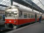 VR (Finnische Staatsbahn) Triebwagenzug  im Hauptbahnhof in Helsinki, Herbst 2004.