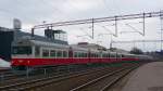 Eine lange Reihe von Triebwagen der VR-Baureihen Sm1 und Sm2 ist abgestellt im Bahnhof Riihimki, 12.4.13