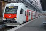 Doppeleinheit Sm4, vorn 6328, nach Riihimki am 17.01.2006 in Helsinki C in der Bahnsteighalle.