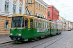 Straßenbahn der Linie 4 im Stadtzentrum von Helsinki im August 2017.