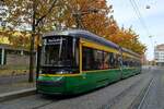 Fahrzeug 424 der HKL/HST vom Typ Skoda-Arctic (Transtech) MLNRV III Tram TW 52 auf der Linie 4 (Munkkiniemi/Munksnäs-Katajanokka/Skatudden).