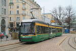 Fahrzeug 457 der HKL/HST vom Typ Skoda-Arctic (Transtech) MLNRV III Tram TW 52 am 12.5.2022 auf der Linie 2 (Olympiaterminaali – Länsi-Pasila) an der Haltestelle Kauppatori (Salutorget)