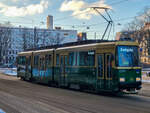 Straßenbahn Helsinki Zug 95 vor der Haltestelle Hakaniemi (Hagnäs), 06.12.2023.