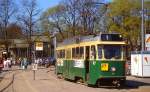 Im Mai 1988 setzte die Straßenbahn Helsinki auf einigen Linien wie hier auf der Linie 1 noch die 1959 in Dienst gestellten vierachsigen Großraumwagen ein