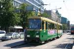 Neben der modernen Tram sah ich noch diese etwas ltere Variante,
hier Wagen 67, im Stadtbild von Finnlands Hauptstadt Helsinki am 9.8.2007.