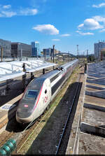 Beobachtet von der Fußgängerbrücke wurde 201 (Alstom TGV Duplex), als er auf Gleis 7 des Bahnhofs Mulhouse Ville (F) eintrifft.