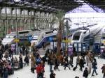 Groe Halle des Pariser Bahnhofs  Gare de Lyon , aufgenommen von Treppenabsatz des berhmten Restaurant aus der Zeit der Belle Epoque, dem  Le train Bleu . Aufnahme vom 11. April 2010.