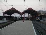 Blick auf die Bahnhofshallen des Straburger Hauptbahnhofs
am Abend des 14.07.2005. Rechts im Bild die deutsche Zweisystemlok 181-206.

14.07.2005 Strasbourg