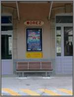 Es fahren nicht viele Zge in Morez, weshalb eine Wartebank ein wichtiger Ausrstungsgegenstand dieses Bahnhofs darstellt.