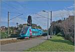 Der ouiGo TGV Rame 779 an der Spitze und 781 am Schluss fahren durch den herrlich gelegenen Bahnhof von Anthéor-Cap-Roux in Richtung Paris.

27. März 2025