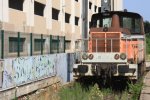 SNCF Y 8430 steht auf dem abstellgleis vom Bahnhof von Avignon(F) am einem tollem Sommertag am 4.8.2013.