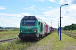 475 125 erreicht mit 482 006 sowie einem KLV Zug den Bahnhof Lauterbourg aus Richtung Stra�burg. Hier muss sie kurz warten und f�hrt deshalb in Gleis 3 ein.

Lauterbourg 17.08.2024