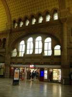 Innenansicht der Eingangshalle des Metzer Hauptbahnhofs.