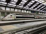 TGV Lyria im Stan Wawrinka Design am 4.6.17 im Gare de Lyon.