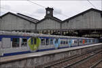 Eindrücke vom Pariser Gare Saint-Lazare 2012 -     Ein Zug mit bunten Türen.