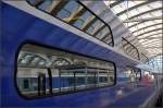 Zweimal TGV unter Stahlbetonbögen - 

Impression vom Gare Centrale in Reims. 

23.7.2012 (J)
