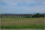 Ein SNCF inOui TGV auf dem Weg in Richtung Mulhouse fährt kurz vor Dannemarie über den 490 Meter langen Viaduc de Dannemarie, welcher in den Jahren 1860-1862 gebaut wurde. 

19. Mai 2022