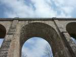 Irgendwo in der Suisse Normande, einem kleinem Gebirge nahe Caen befindet sich diese hbsche aber leider stillgelegte Eisenbahnbrcke ber die Orne.